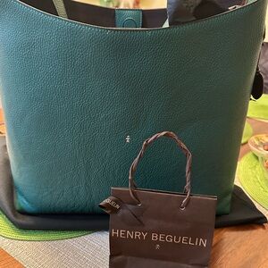 Henry Beguelin Teal Large Leather Tote.
Versatile pine green color .